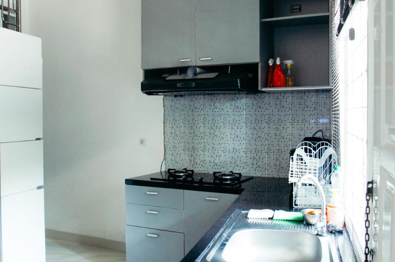 Вилла Happy House Бандунг Экстерьер фото